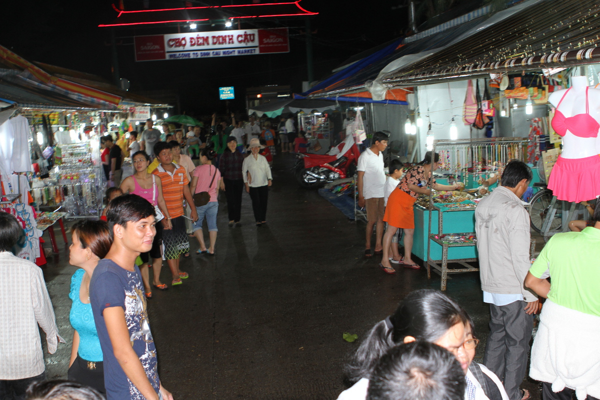 Chợ đêm Dinh Cậu, Phú Quốc