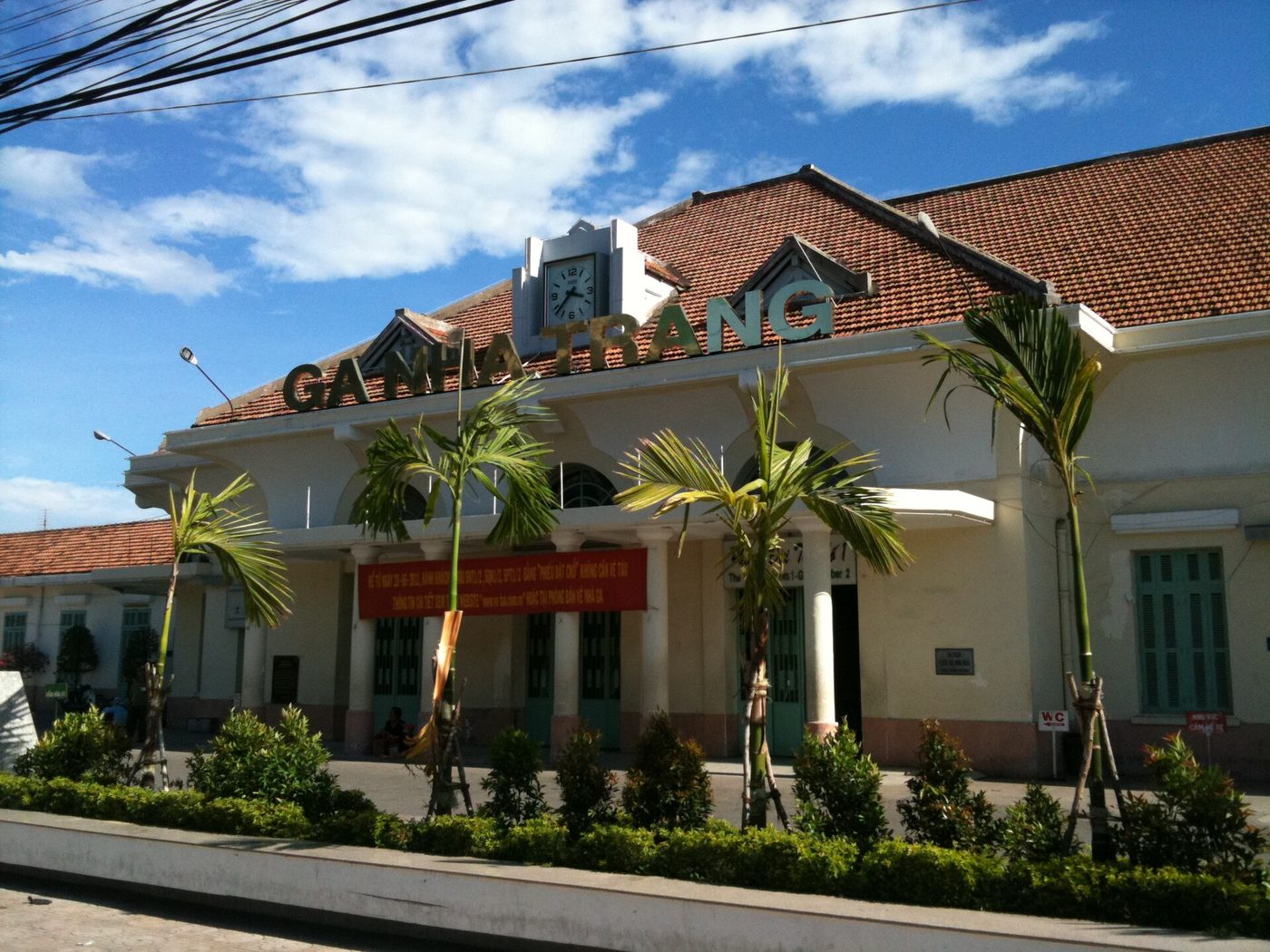 Mặt trước ga Nha Trang